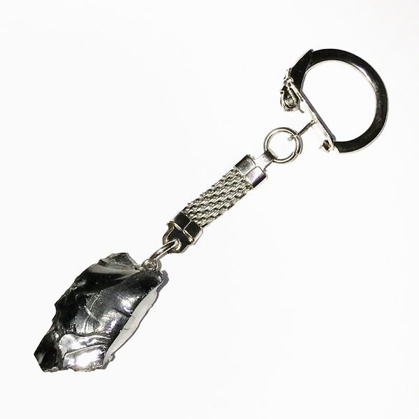 Elite shungite, ook wel Edel of Silver shungite genoemd, heeft een veel hogere concentratie fullerenen en koolstof (98%) De normale shungite bevat C60 fullereen (0,5-1%) en elite shungite C70 (90-98%) De Elite shungite is gemiddeld 10 maal sterker dan de gewone shungite en men heeft dus 10 x minder volume nodig om hetzelfde effect te verkrijgen. Er is van de Elite Shungite een zeer beperkte hoeveelheid beschikbaar en is zeer gewenst. Dit is dan ook de reden waarom Elite Shungite duurder is dan de gewone Shungite