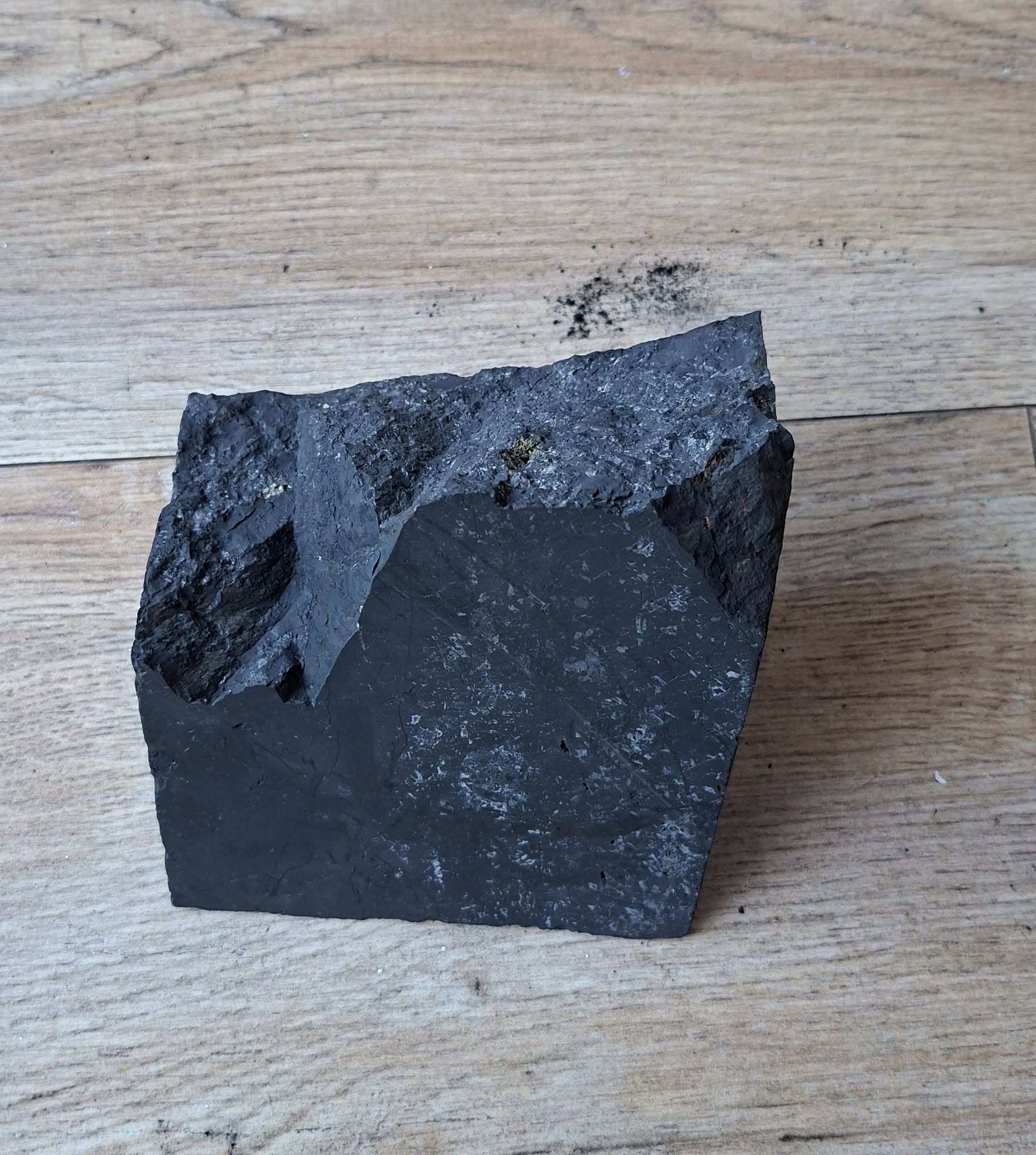 Grote Shungite Stenen 3 Grote Shungiet steen