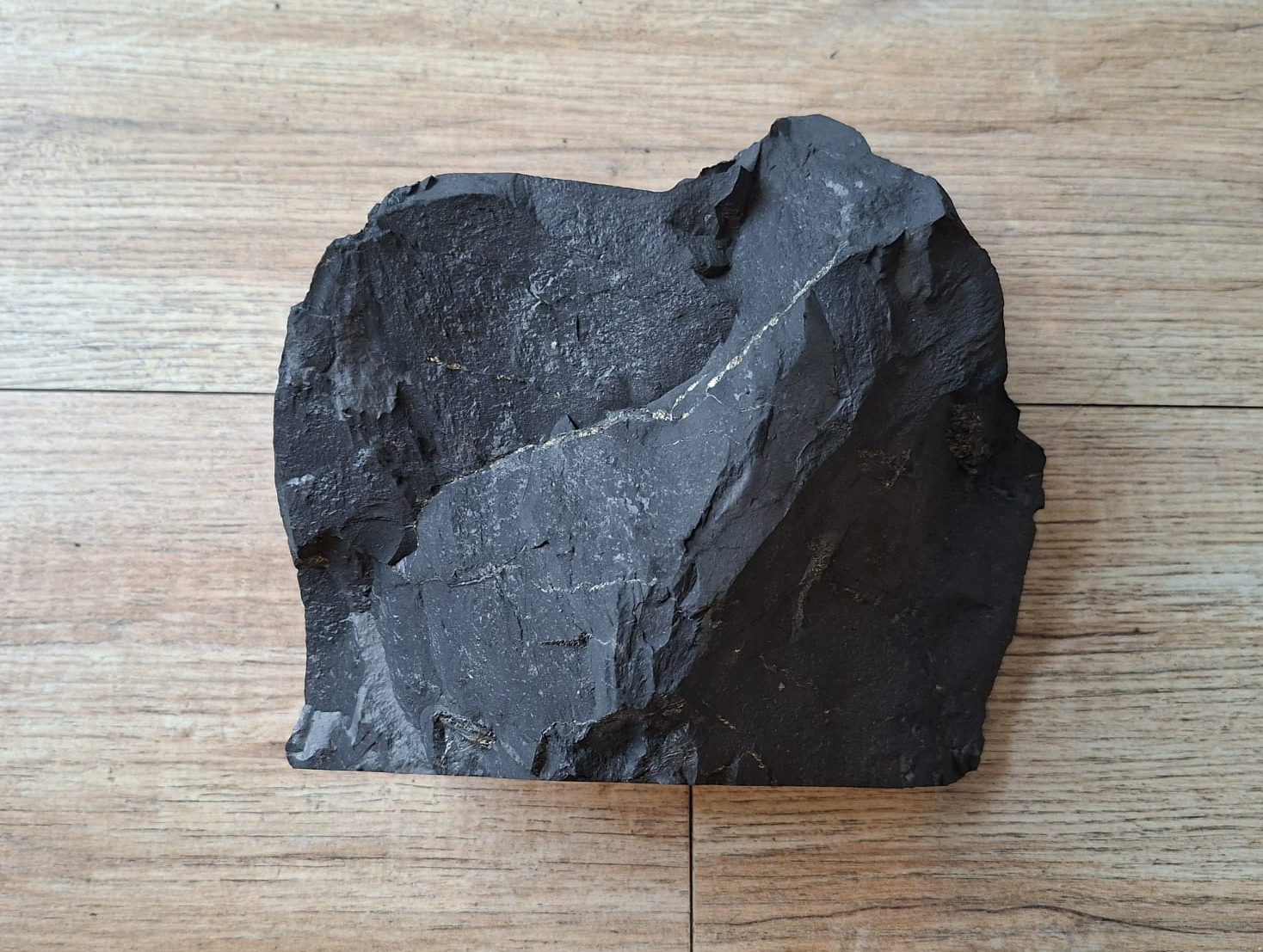 Grote Shungite Stenen 9 Grote Shungiet steen